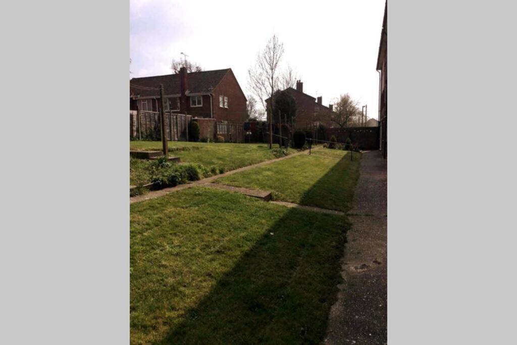 Apartamento Spacious Ground Floor Studio Flat - Easy Access To Stansted Airport, London And Cambridge Bishop's Stortford Exterior foto