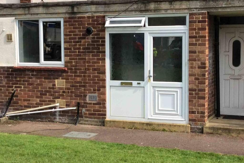 Apartamento Spacious Ground Floor Studio Flat - Easy Access To Stansted Airport, London And Cambridge Bishop's Stortford Exterior foto