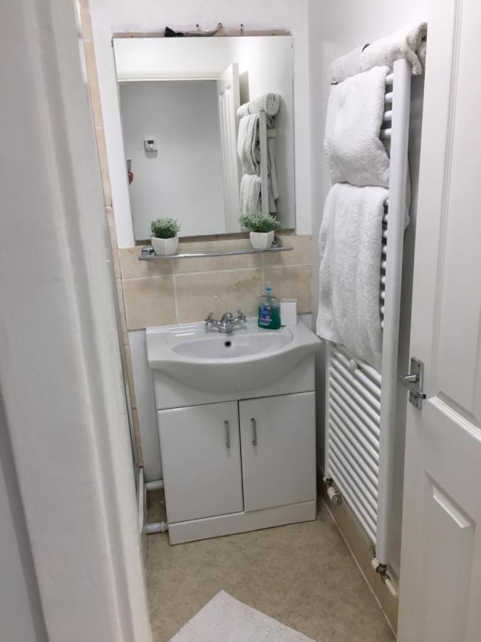 Apartamento Spacious Ground Floor Studio Flat - Easy Access To Stansted Airport, London And Cambridge Bishop's Stortford Exterior foto