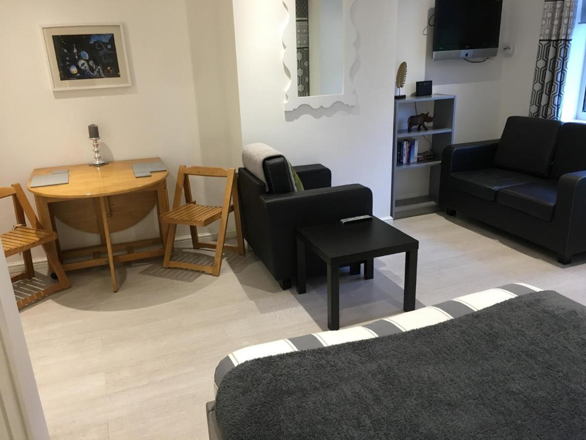 Apartamento Spacious Ground Floor Studio Flat - Easy Access To Stansted Airport, London And Cambridge Bishop's Stortford Exterior foto