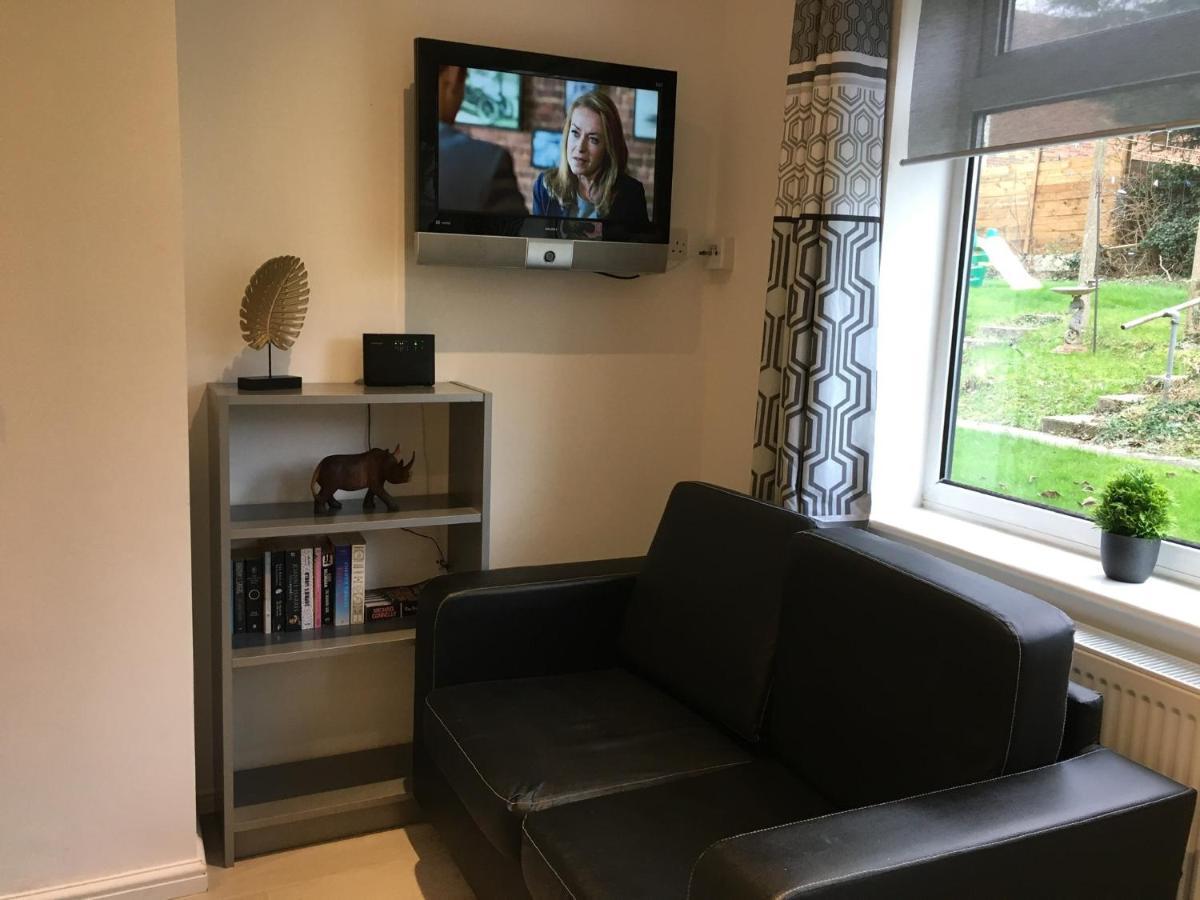 Apartamento Spacious Ground Floor Studio Flat - Easy Access To Stansted Airport, London And Cambridge Bishop's Stortford Exterior foto