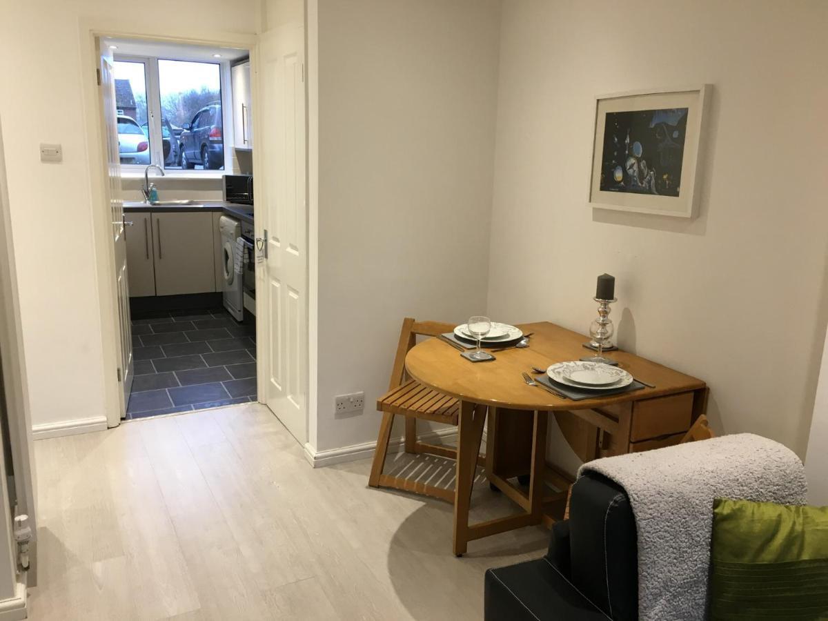 Apartamento Spacious Ground Floor Studio Flat - Easy Access To Stansted Airport, London And Cambridge Bishop's Stortford Exterior foto