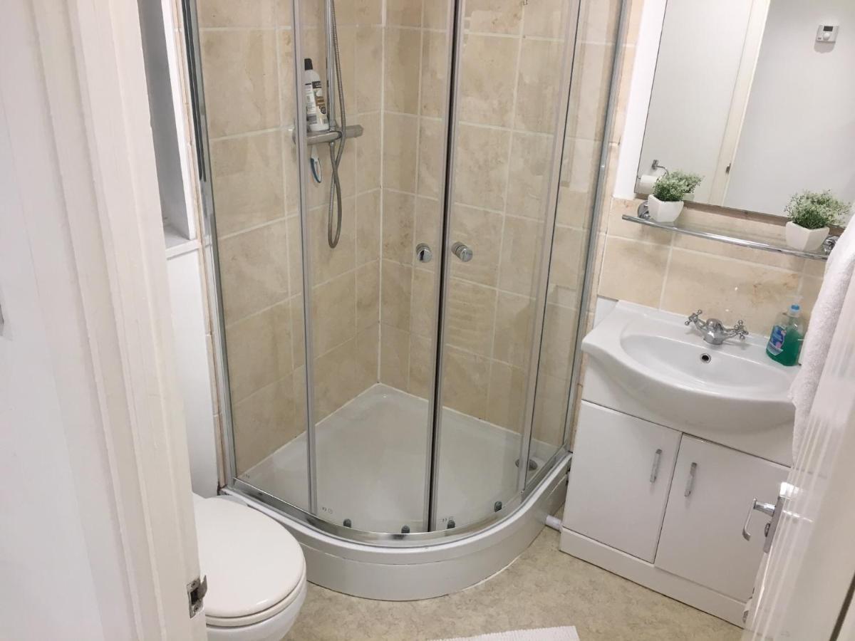 Apartamento Spacious Ground Floor Studio Flat - Easy Access To Stansted Airport, London And Cambridge Bishop's Stortford Exterior foto