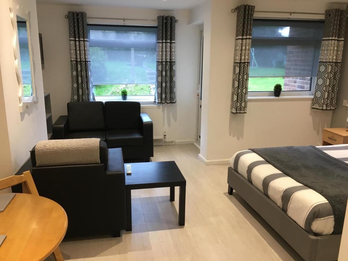 Apartamento Spacious Ground Floor Studio Flat - Easy Access To Stansted Airport, London And Cambridge Bishop's Stortford Exterior foto
