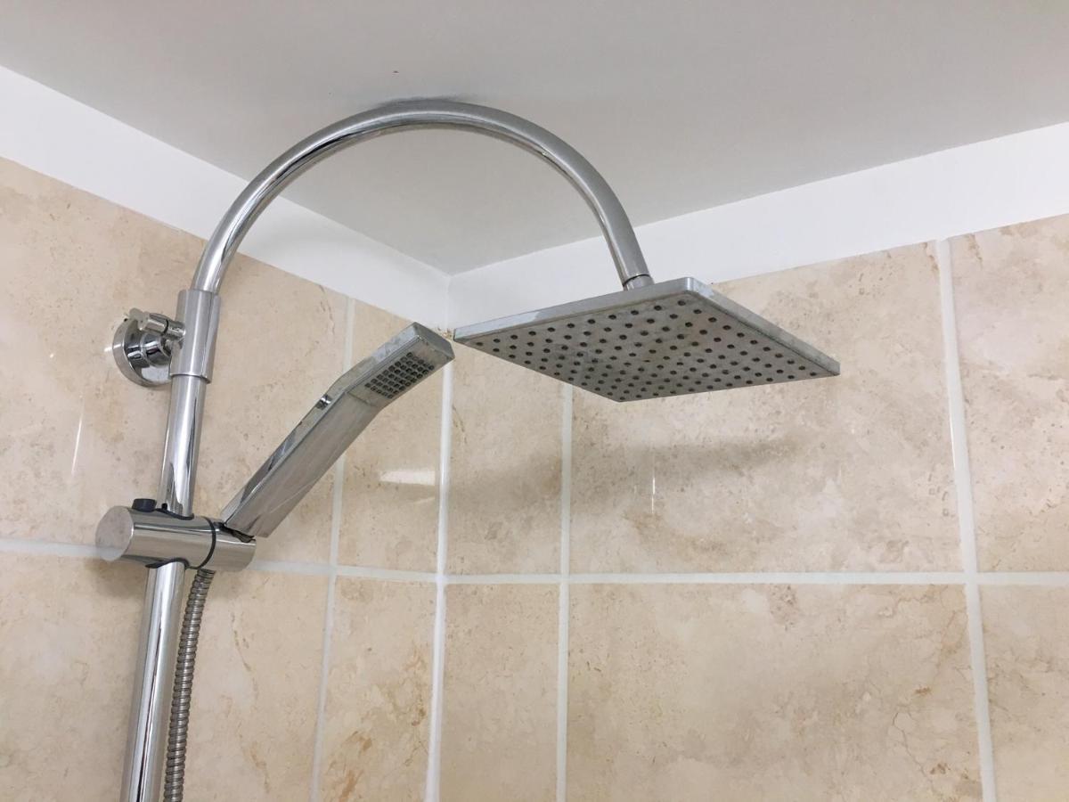 Apartamento Spacious Ground Floor Studio Flat - Easy Access To Stansted Airport, London And Cambridge Bishop's Stortford Exterior foto